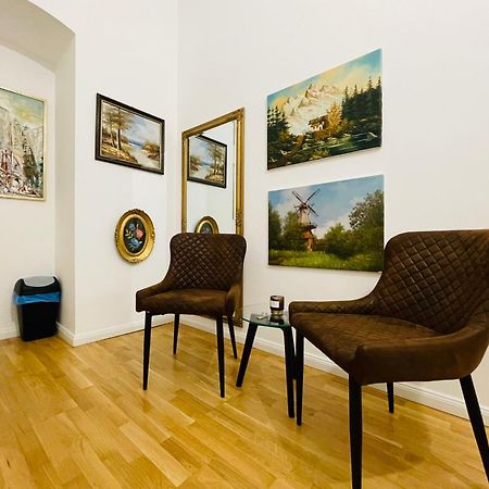 Direct City Center-Privat Rooms-5 Minutes Mariahilferstrasse Vienna Exterior photo